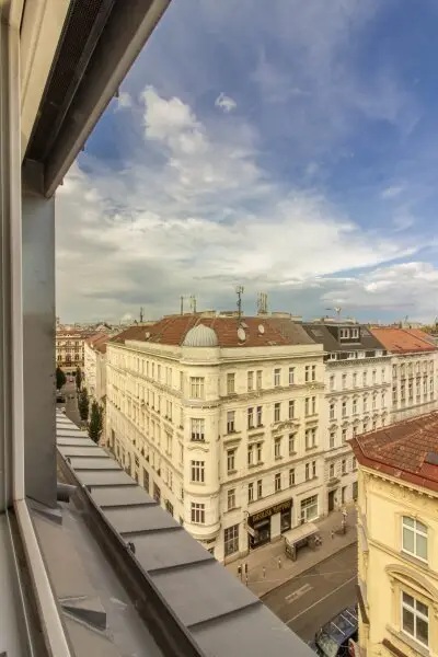 ÜBER DEN DÄCHERN - BLICK BIS ZUM STEFFL UND DARÜBER - ALLES AUF EINER EBENE