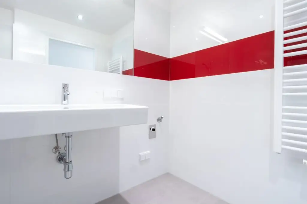 ZUM VERKAUFEN! Attraktive Kapitalanlage: Vermietete charmante Kleinwohnung mit großzügigem Balkon und Tiefgaragenstellplatz! Nähe U6 Spitz!