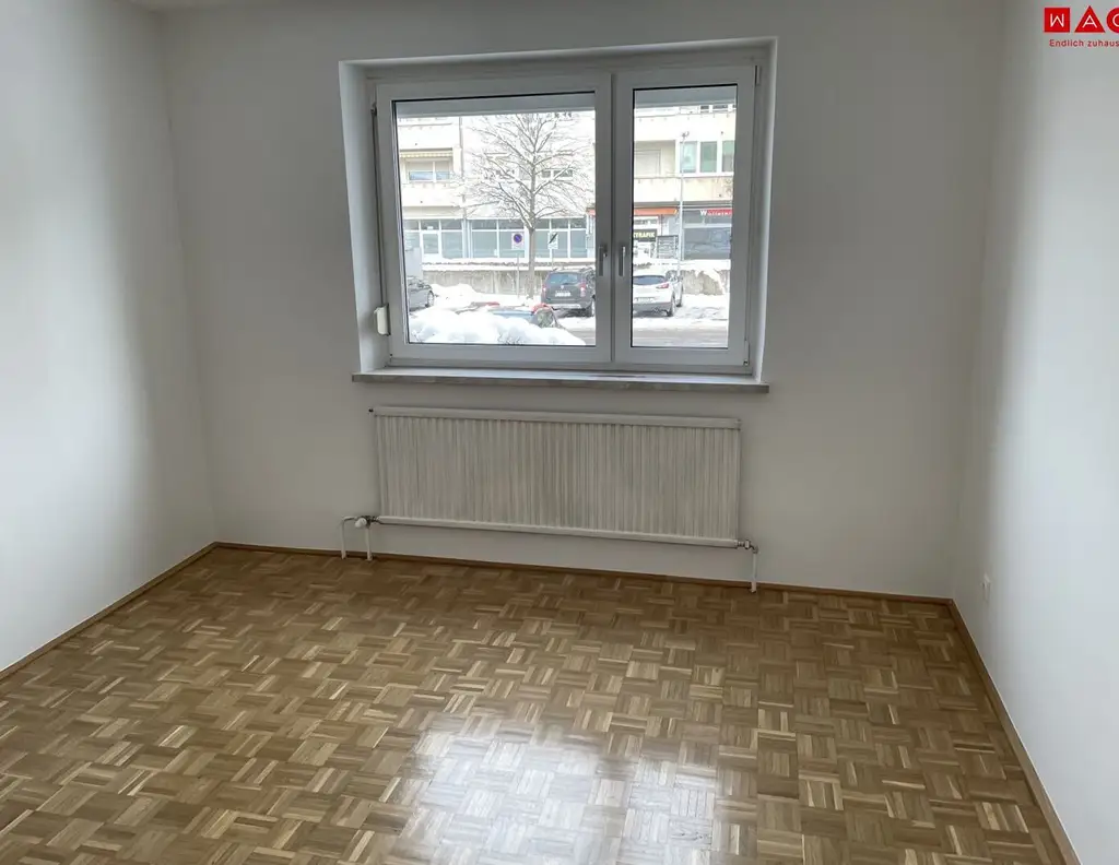 Sehr gute Infrastruktur - Nähe Straßenbahn! Großzügige 2-Raum-Wohnung mit Loggia!