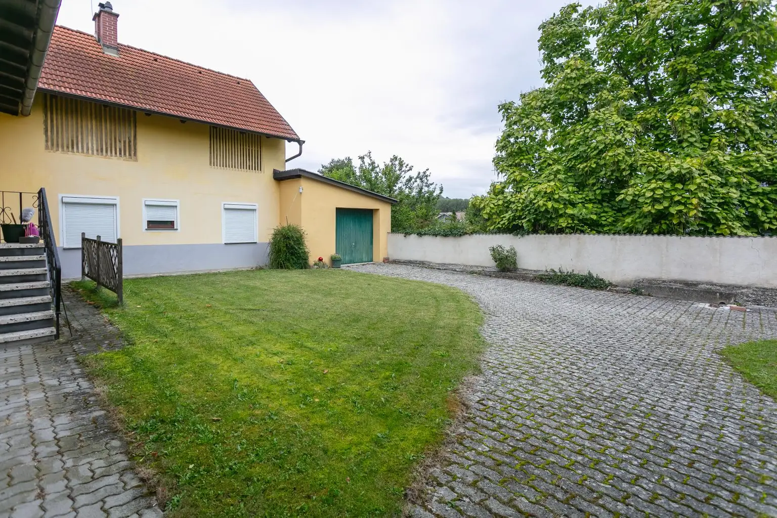 CHARMANTES WOHNHAUS MIT GARTEN UND POOL IN MAUTERN