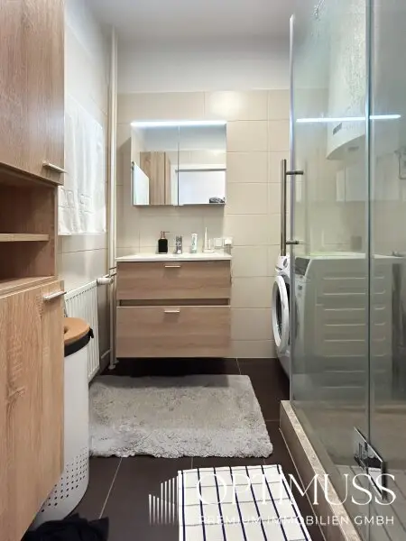 Lichtdurchflutete 2,5 Zimmer Wohnung in Topp Lage mit grosser Loggia und Grünblick auf Donaukanal!
