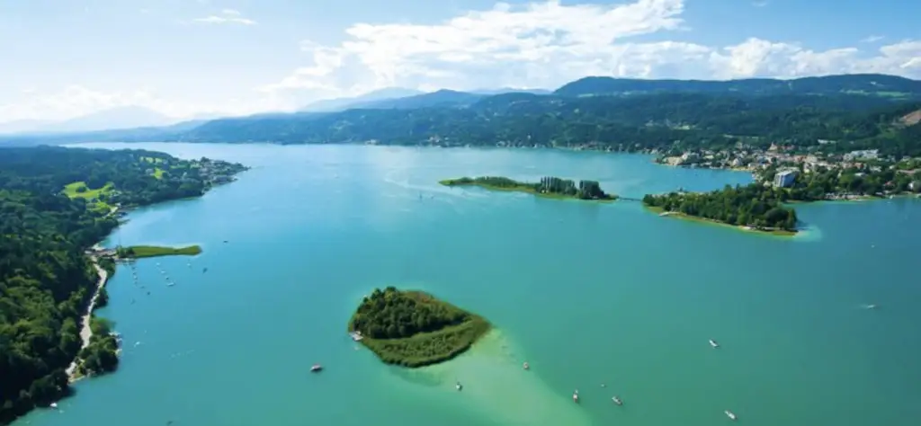 Grünblick. Südseitige 4 Zimmer-Wohnung plus Wintergarten nahe Wörthersee. Keller. Garage. WG-Eignung. Vermietet bis 03/2027.