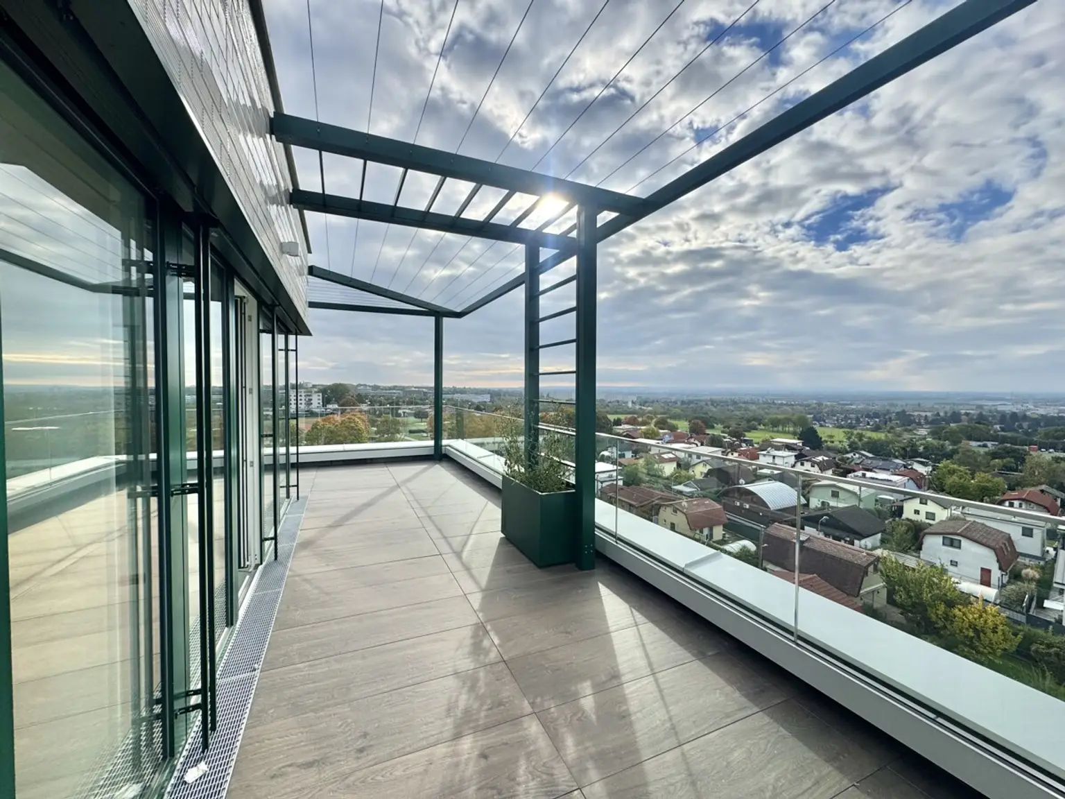 Exklusives Penthouse mit 90m2 Panoramaterrasse: Provisionsfrei - Wohnung + Büro mit luxuriöser Ausstattung