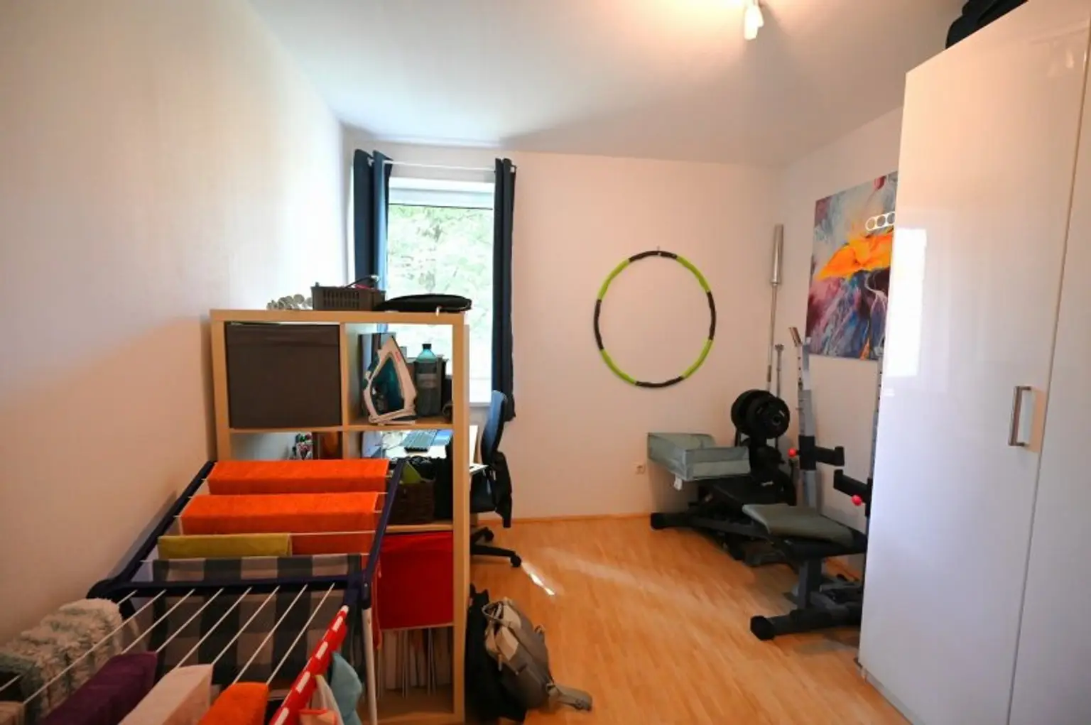 Helle Wohnung mit Balkon in den grünen Innenhof & Tiefgaragenplatz