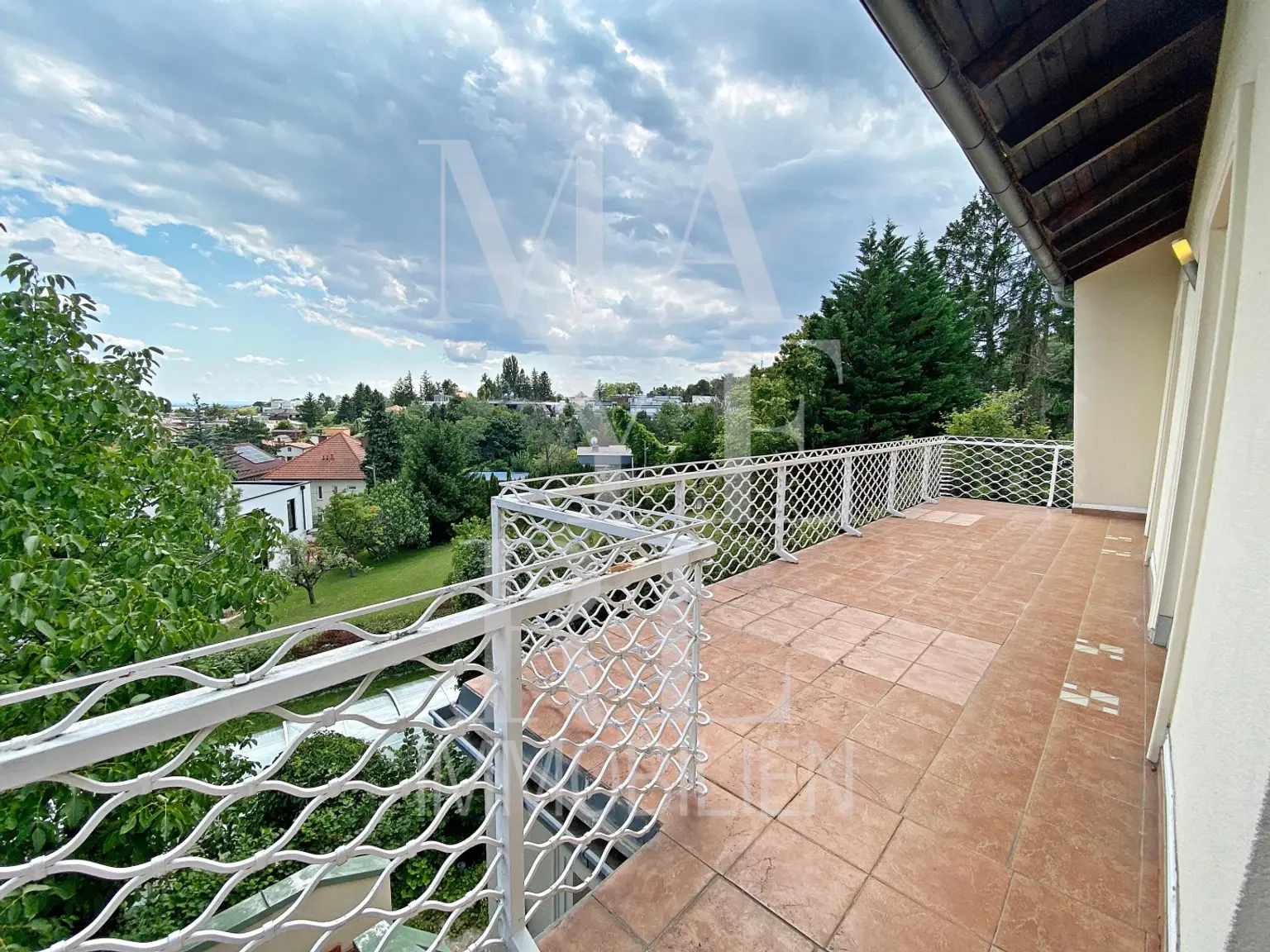 SCHÖNES EINFAMILIENHAUS MIT POOL, TOLLER BLICK, GARAGE & GARTEN