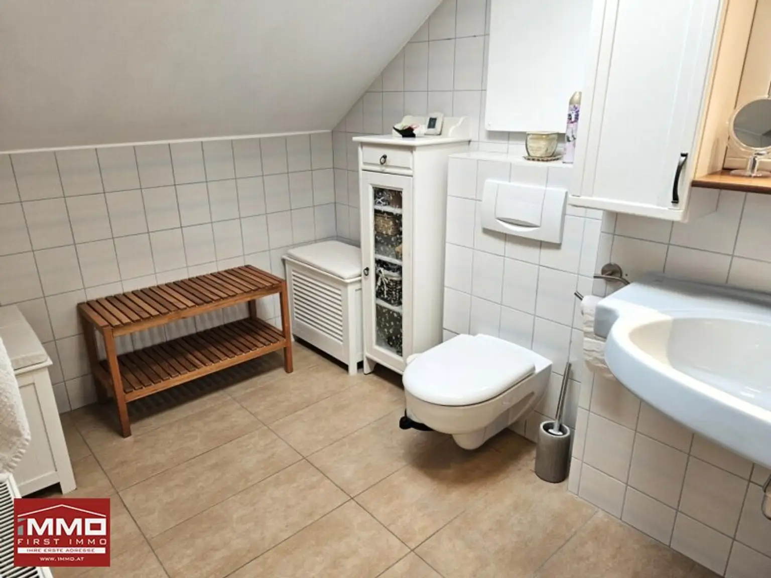 *NEUER PREIS* - TRAUMHAFTE DACHGESCHOSSWOHNUNG MIT LOGGIA IN LANGENZERSDORF