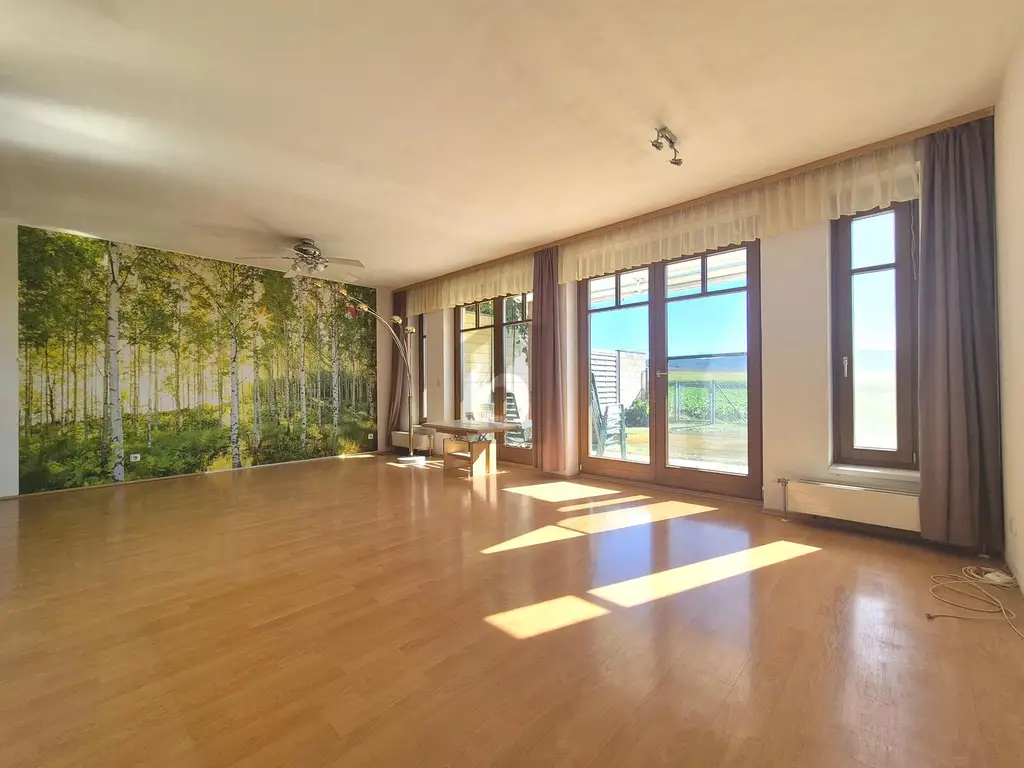WOHNEN IM GRÜNEN MIT TRAUMHAFTER AUSSICHT!
