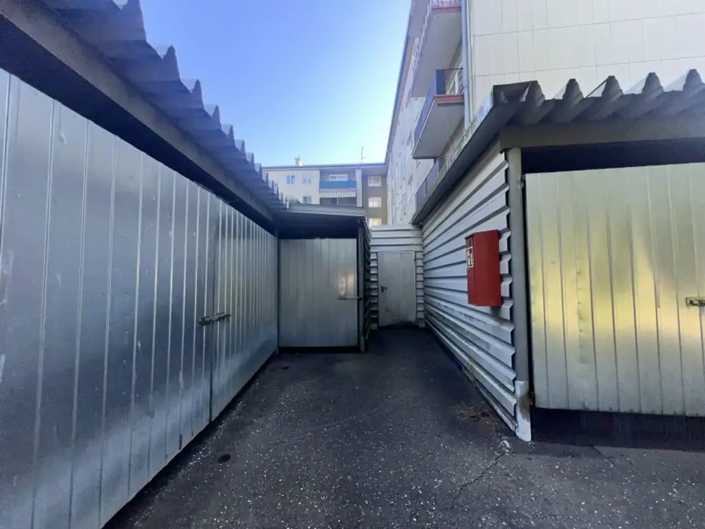 Geschäftshaus mit Wohnung + privatem Wohnhaus mit Pool und wunderschönem Garten – vielseitig nutzbar und top gelegen