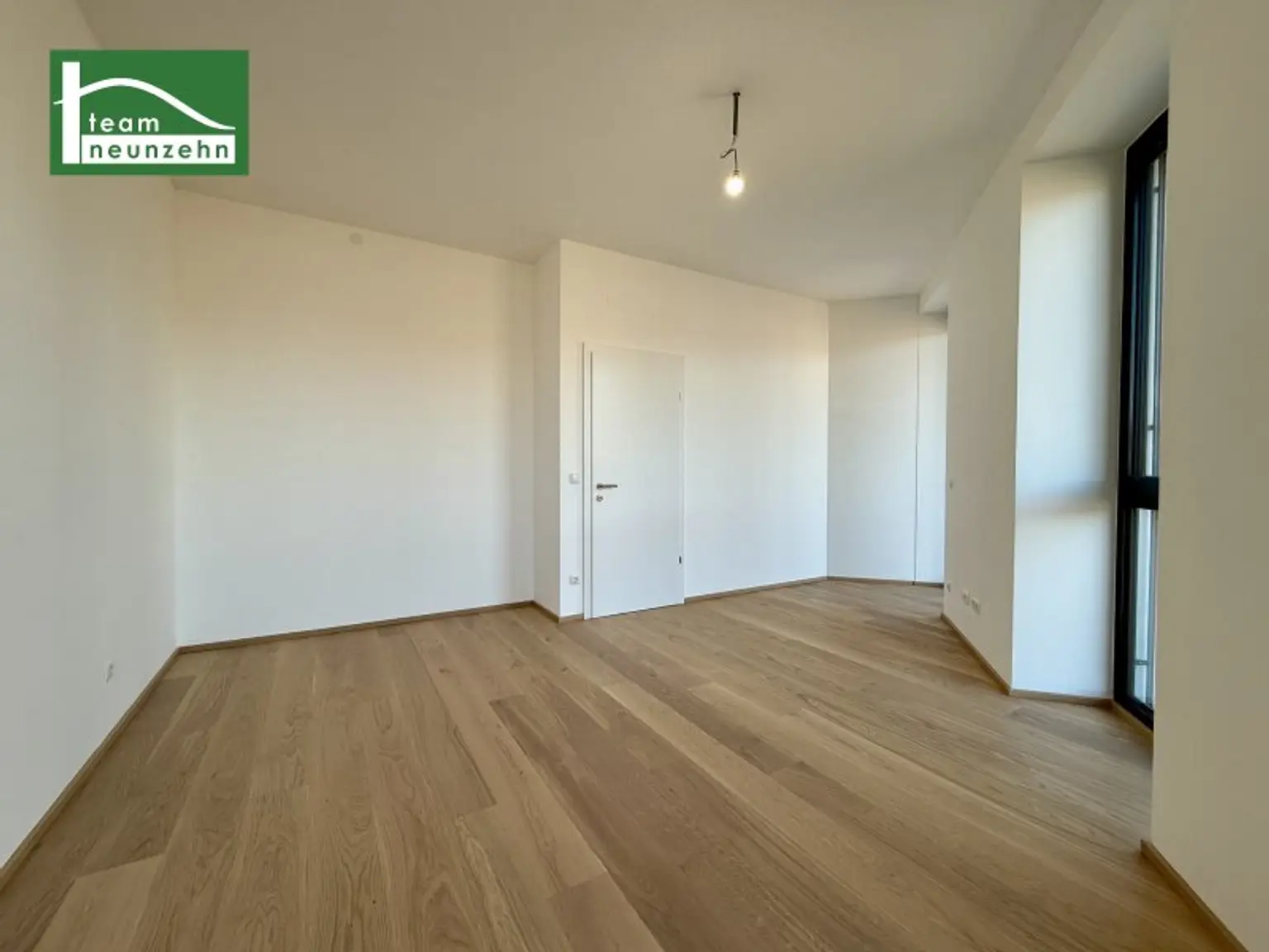 Jetzt einziehen: Frisch sanierte Wohnung mit moderner Ausstattung und Freifläche. - WOHNTRAUM