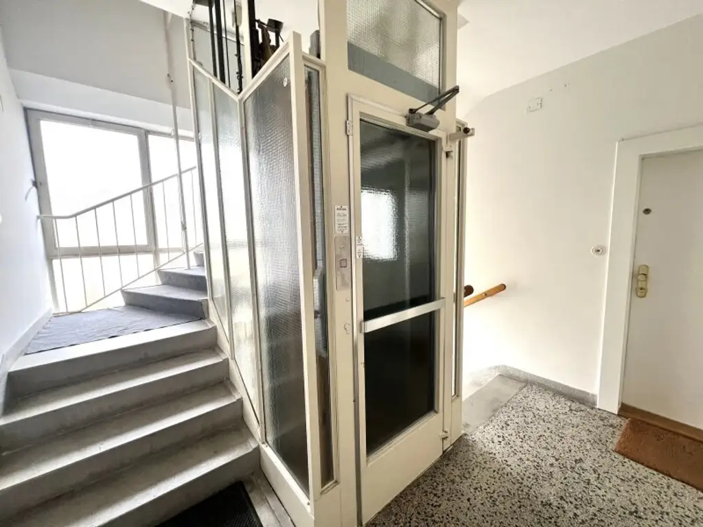 Charmante sanierungsbedürftige Dachgeschosswohnung in bester Lage direkt beim Türkenschanzpark (!)