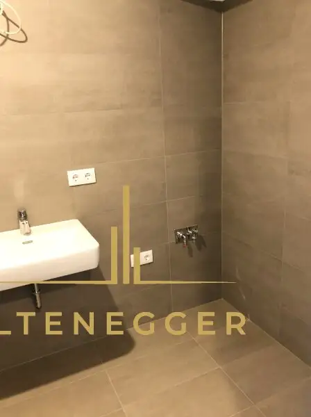 Helle 2-Zimmer Wohnung mit Terrasse im 3. Stock - für Singles oder Paare