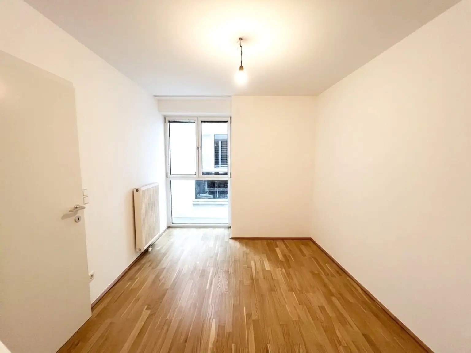 UNBEFRISTET: Top-Lage beim Stephansplatz: Moderne, klimatisierte Dachgeschoßwohnung im stilvollen Haus / Prime location near Stephansplatz: a modern, air-conditioned penthouse flat in a stylish building