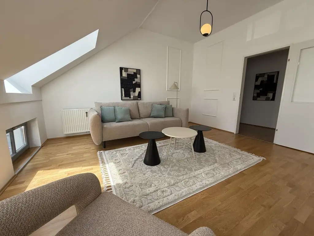 Exklusive Dachgeschoss-Wohnung in Top-Lage mit Terrasse und Schlossbergblick!  ++Videorundgang++