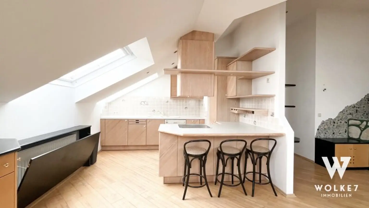 Exklusive Dachgeschoßwohnung mit ca. 86 m² und Blick über Wien I Nahe AKH