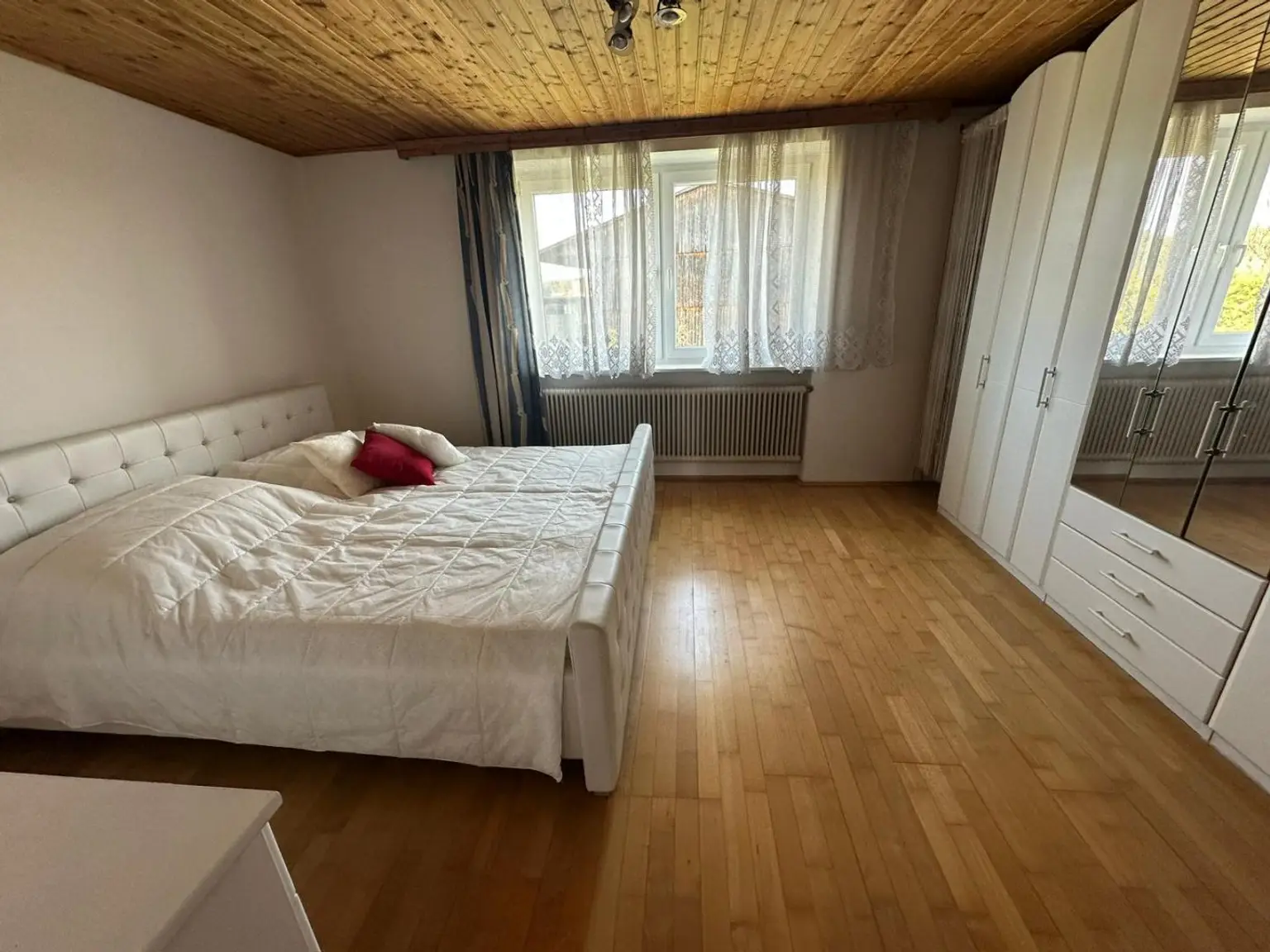 Einfamilienhaus mit Stall und Wirtschaftsgebäude i