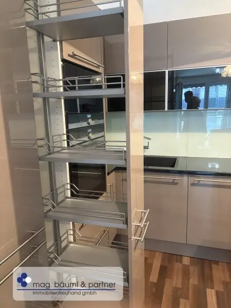 Elegante, neue 4 Zimmerwohnung mit grossartigem Balkon und Grünblick