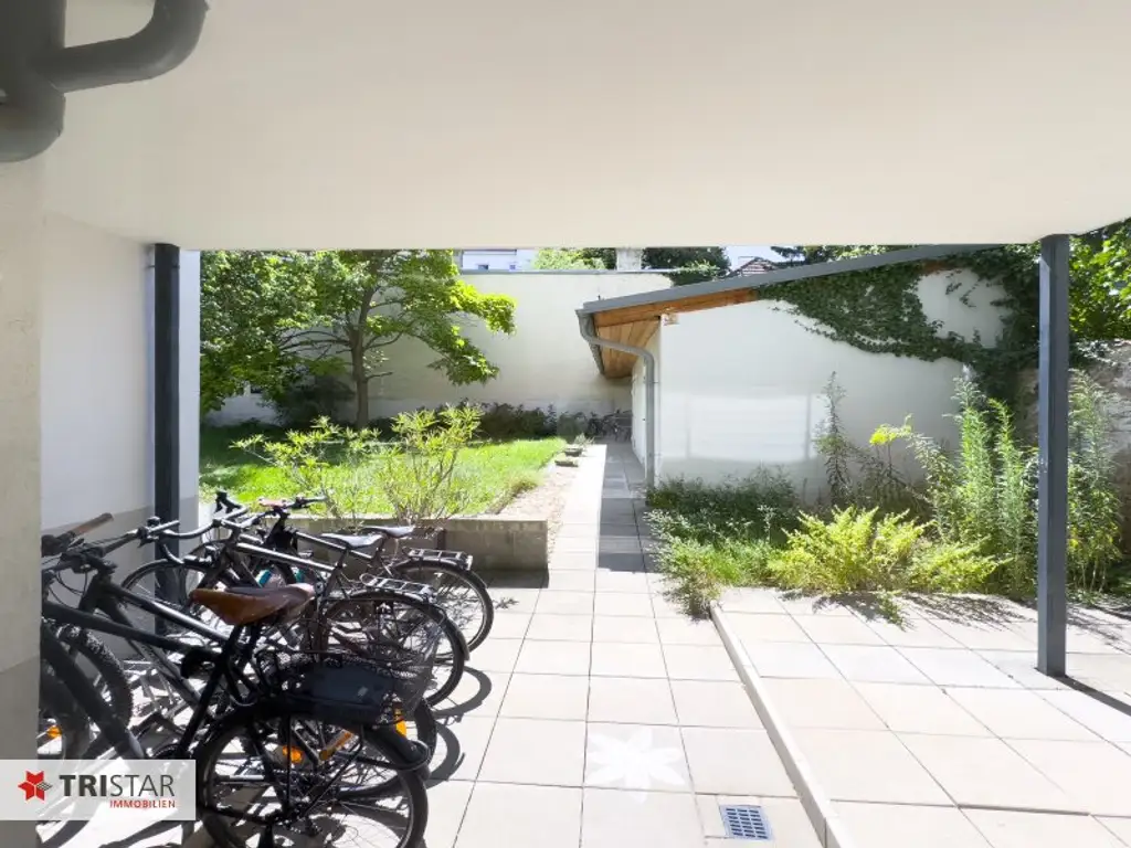 Nähe AKH · Dachgeschosswohnung · zwei Etagen · drei Außenflächen · Küchenanschlüsse auf beiden Ebenen · verführerischer Preis!!