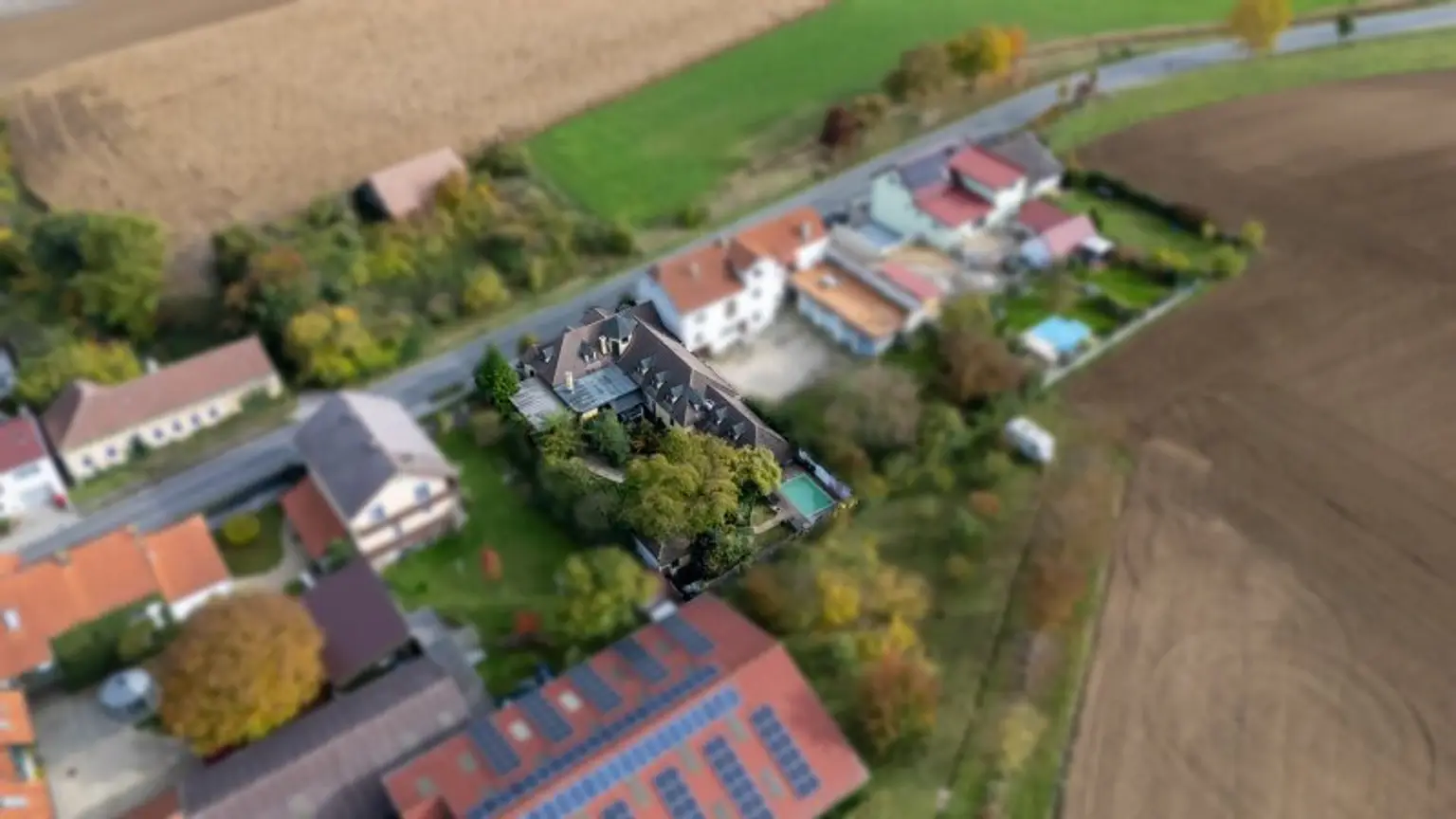 Paradies-Liebhaber aufgepasst! Detailreiches Ein oder Mehrfamilienhaus!