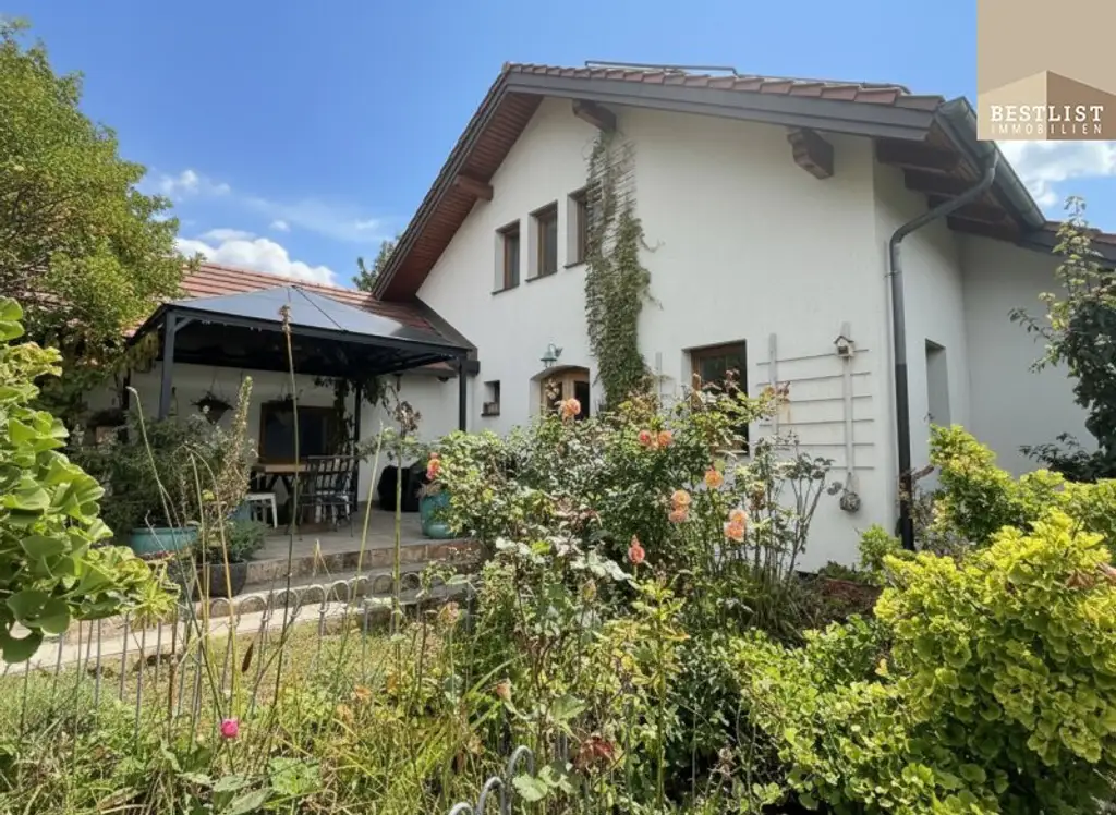 Aigen: Traumhaus mit Garten & Solaranlage