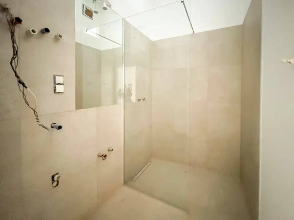 HISTORISCHES ZINSHAUS: wunderschön sanierte 2-Zimmer-Altbauwohnung