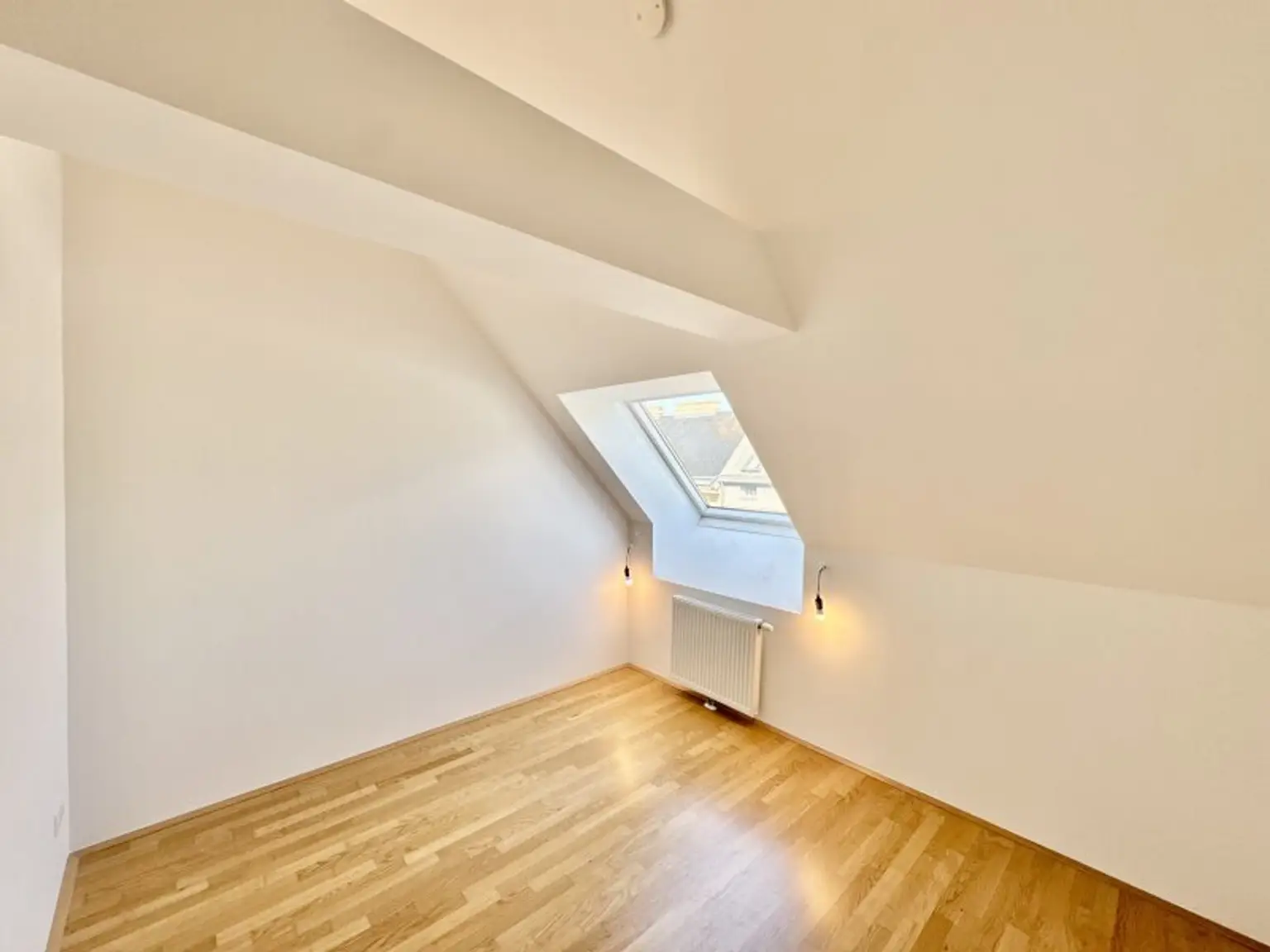 NEU! Wunderschöne Dachgeschoßwohnung mit 3 Zimmern plus großer Galerie!