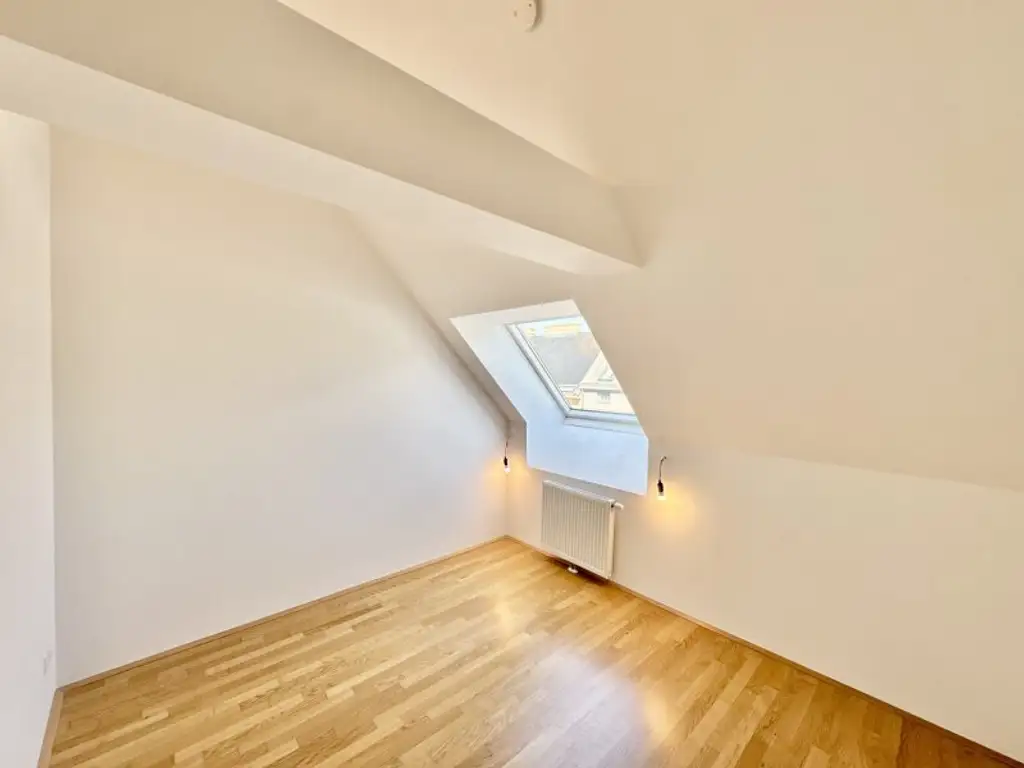 NEU! Wunderschöne Dachgeschoßwohnung mit 3 Zimmern plus großer Galerie!