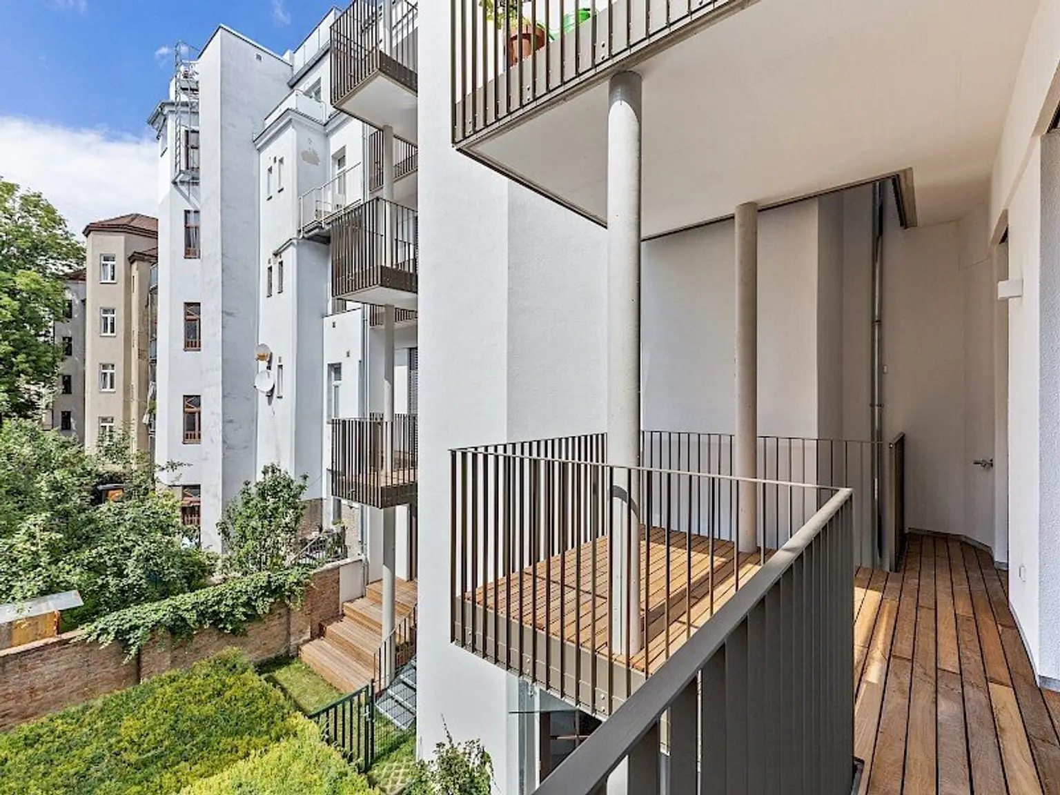 ERSTBEZUG ! Hochwertig generalsanierte 3 Zimmer miz TERRASSE UND GARTEN )Top 07)
