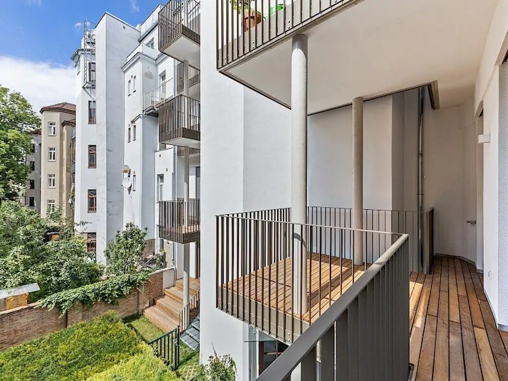 ERSTBEZUG ! Hochwertig generalsanierte 3 Zimmer miz TERRASSE UND GARTEN )Top 07)