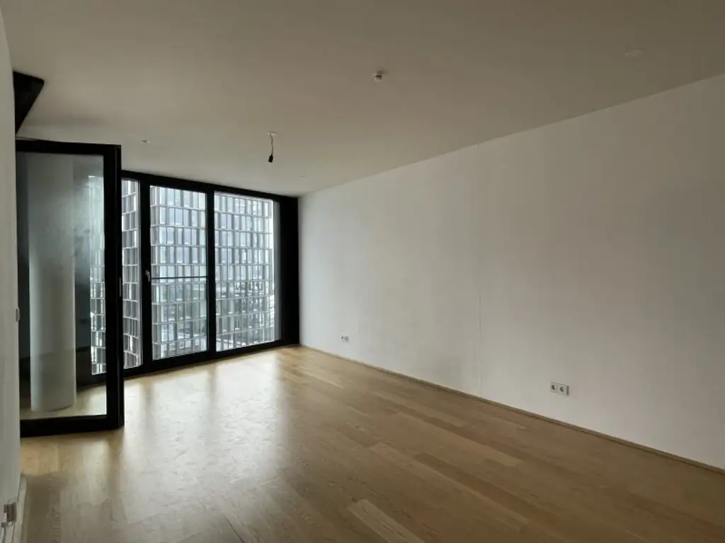 UNBEFRISTETE 2 Zimmer im 12en Stockwerk mit Loggia und vielen Extras im Haus beim Belvedere!