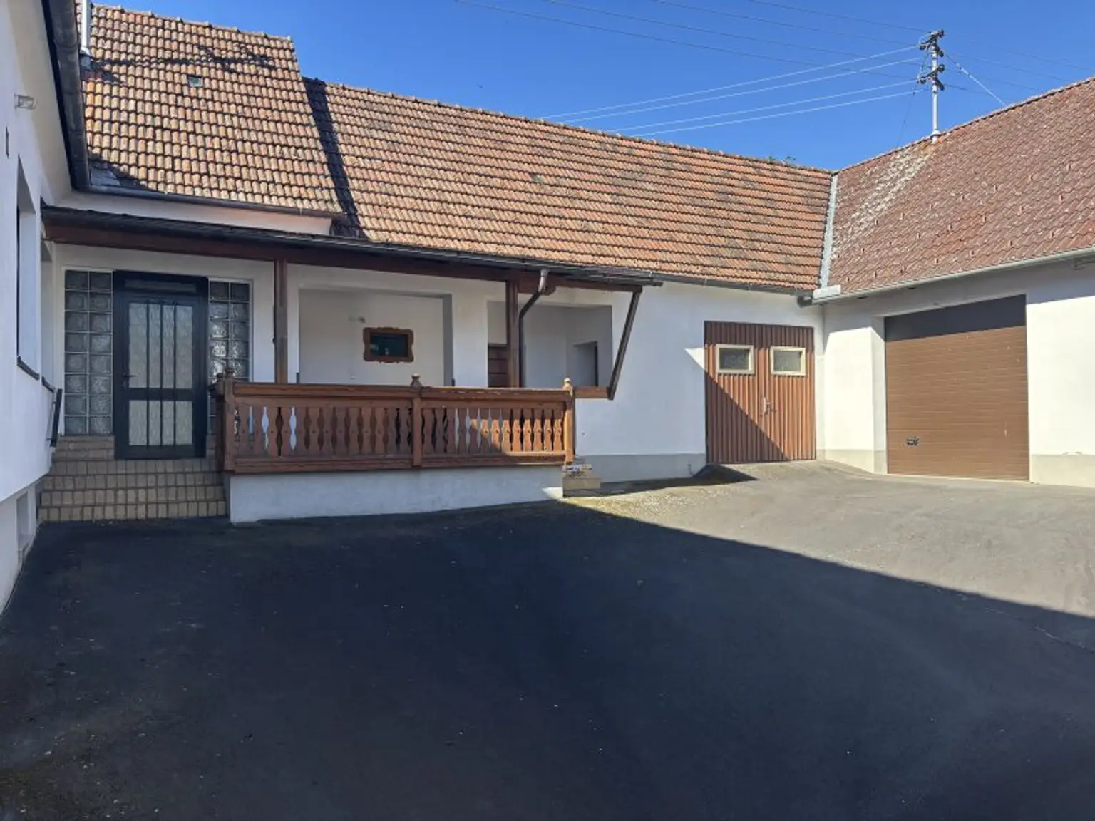 ** CHARMANTES ORIGINAL **  Olbendorf - gepflegter Vierkanthof in Ortslage mit ca. 1470 m2 Eigengrund !!