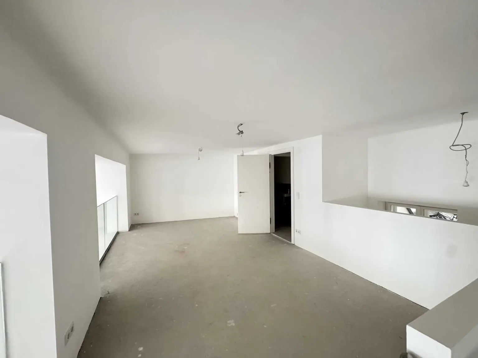 Moderne Geschäftsflächen im Edelrohbau zu mieten!
