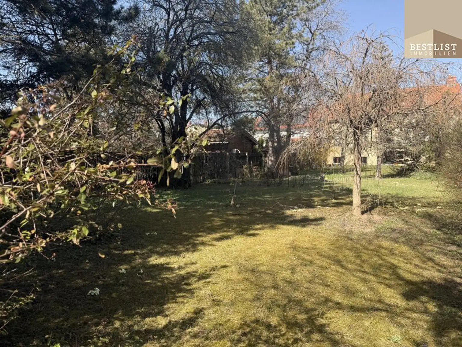 Charmantes Stadthaus in Baden – ruhige Lage mit großem Garten & Entwicklungspotenzial