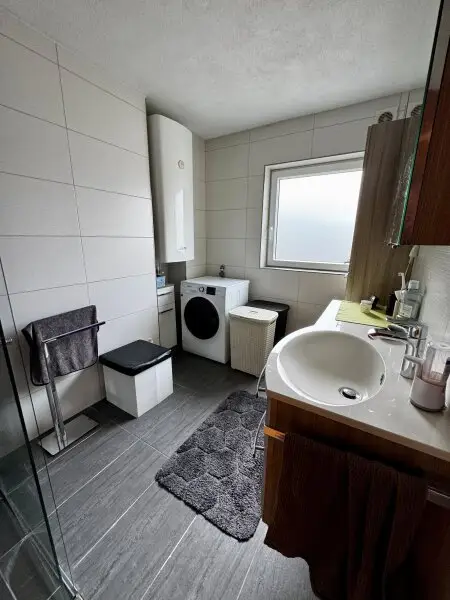 BUCH IN TIROL - Großzügig eingeteilte 4 Zi.-Wohnung mit Terrasse und Allgemeingarten