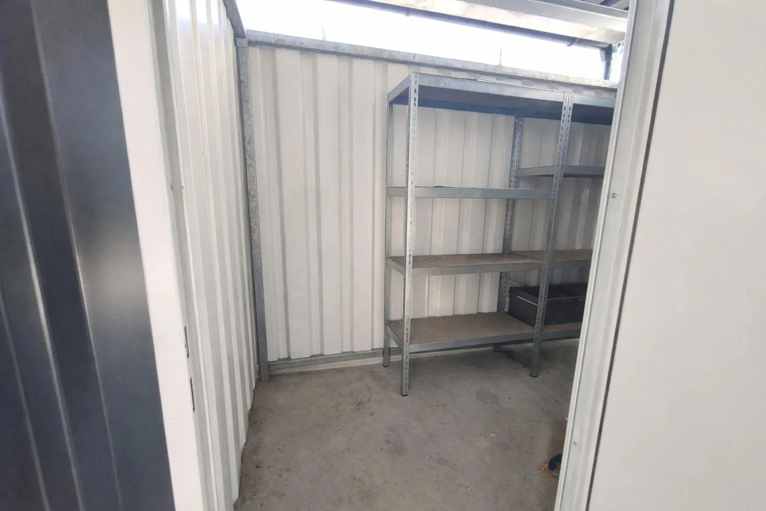 Ersatzraum hinter Carport