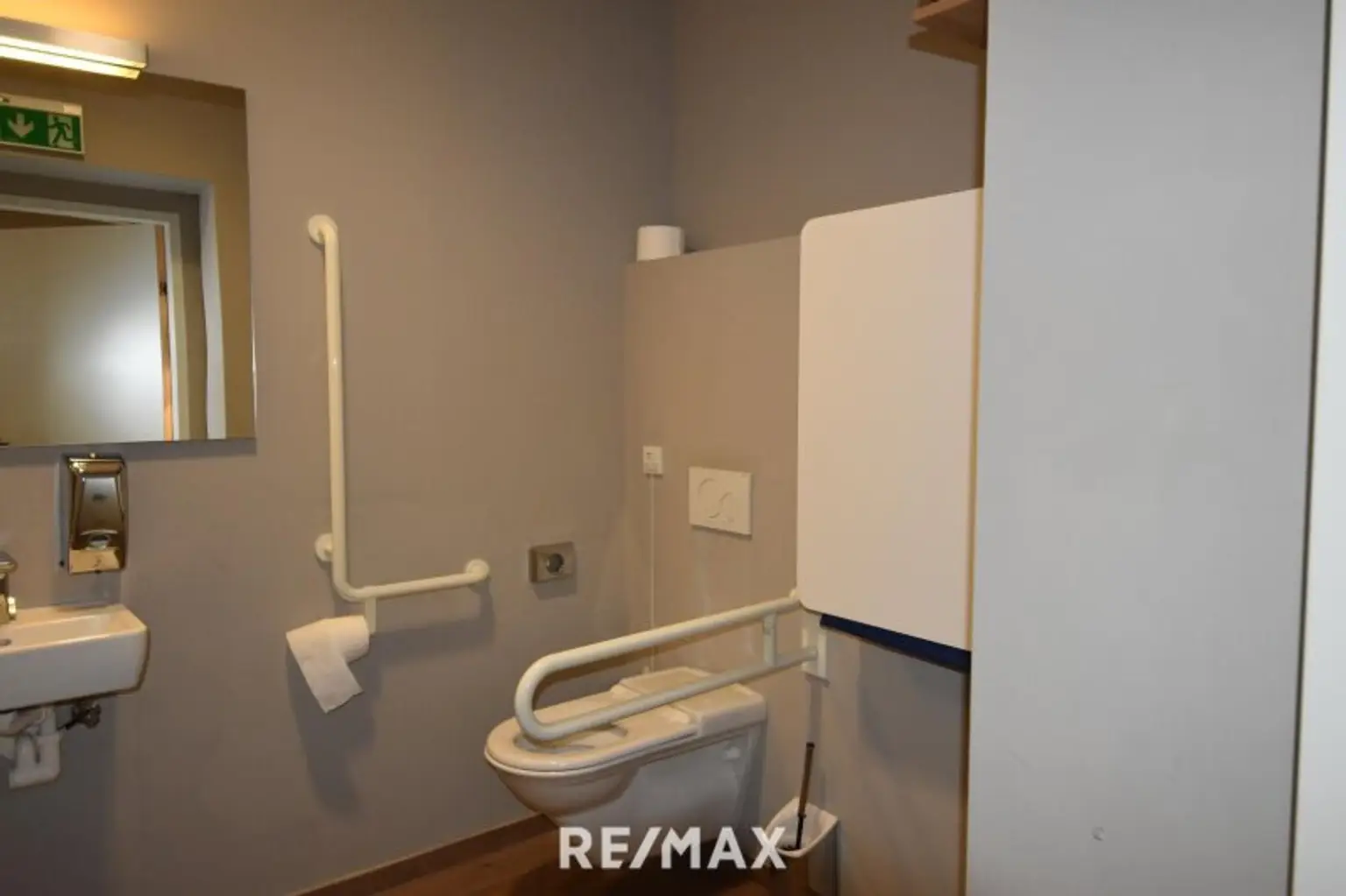 rollstuhlgerechtes WC