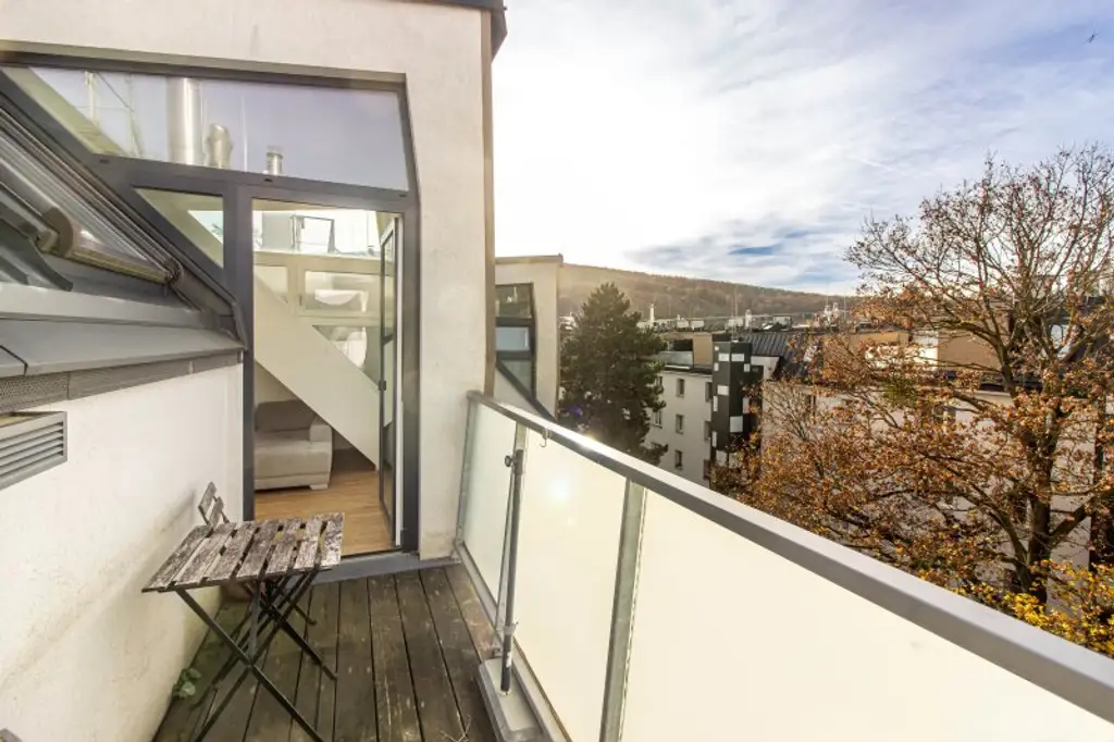 Traumhaft ruhige DG-Wohnung mit Terrasse bei U4-Hütteldorf - VOLL MÖBLIERT