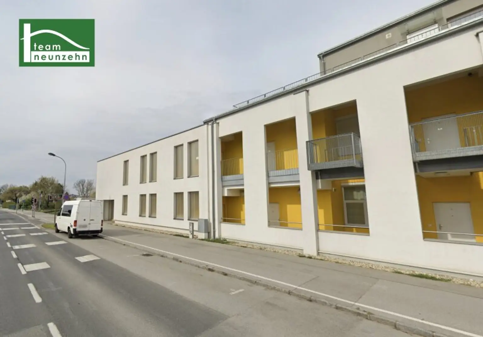 2 Zimmer-Wohnung in generalsaniertem Neubau mit ca. 6m2 Balkon.
