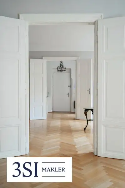 Wohnen beim Schloss Belvedere: Altbauwohnung mit südwestlichem Balkon