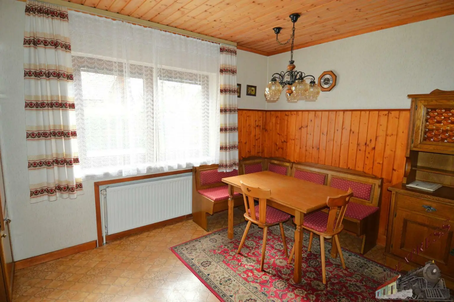 Ein-/ Zweifamilienhaus in ruhiger Aussichtslage