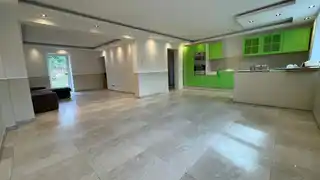 Blick OG  Richtung WZ und Küche