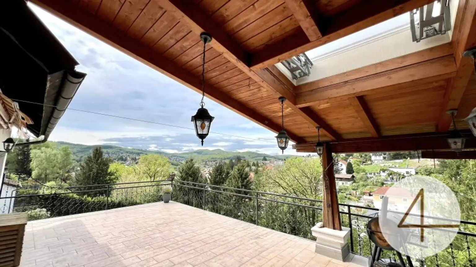 10 Minuten Fahrzeit nach Wien I Klimatisierte Villa mit Weitblick I Wellness, Fitnessraum & Kamin I Terrassen, Balkon & Garten I Hochwertige Ausstattung