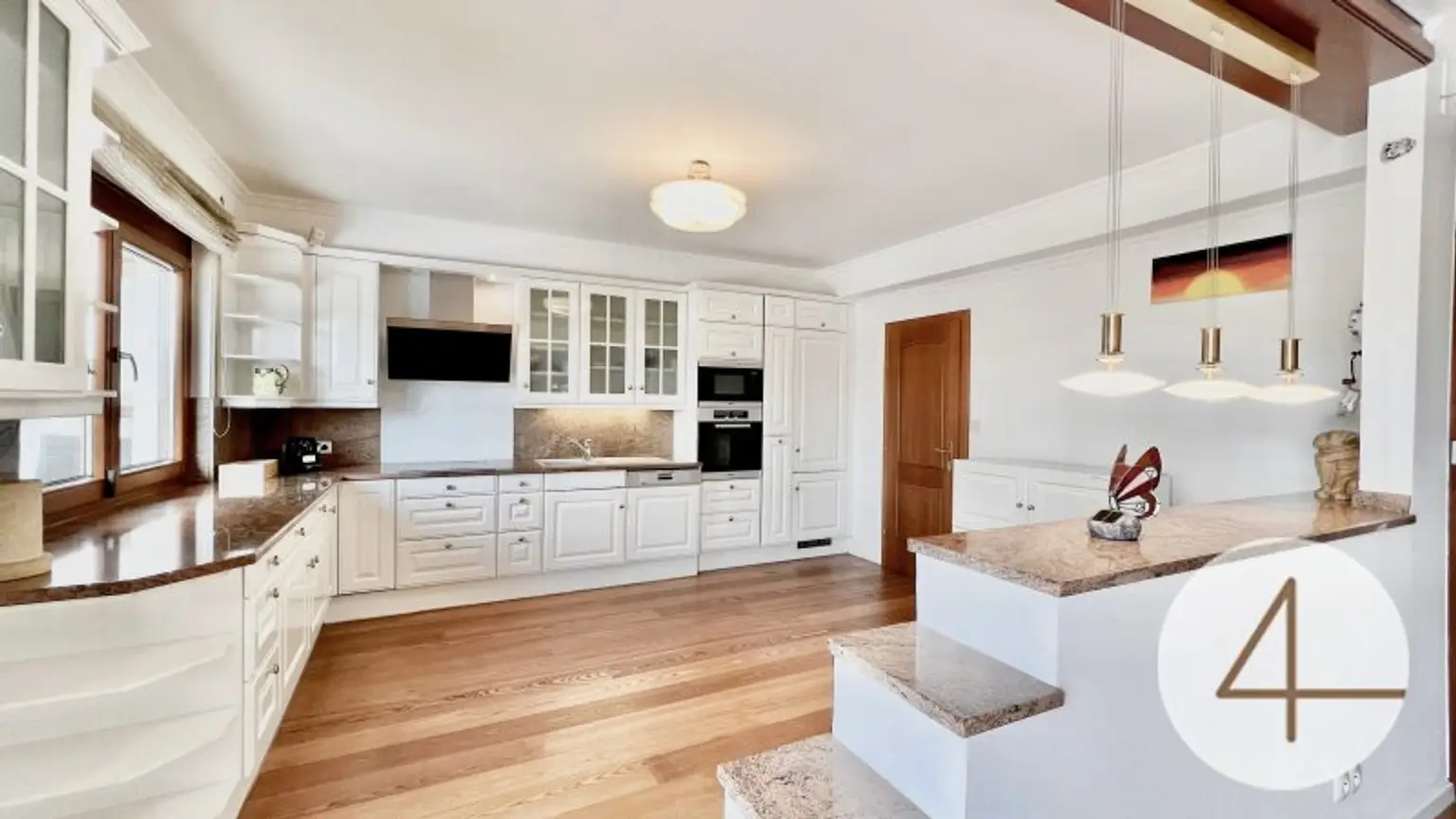 10 Minuten Fahrzeit nach Wien I Klimatisierte Villa mit Weitblick I Wellness, Fitnessraum & Kamin I Terrassen, Balkon & Garten I Hochwertige Ausstattung