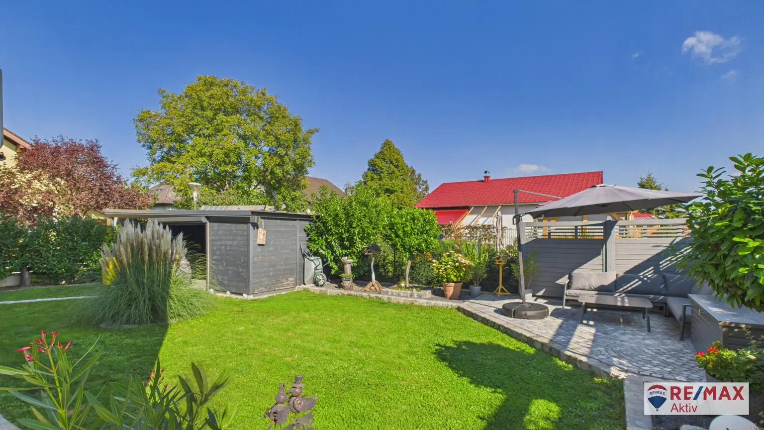 Familienidylle pur – Gepflegte Doppelhaushälfte mit Garten, Terrasse & Carport