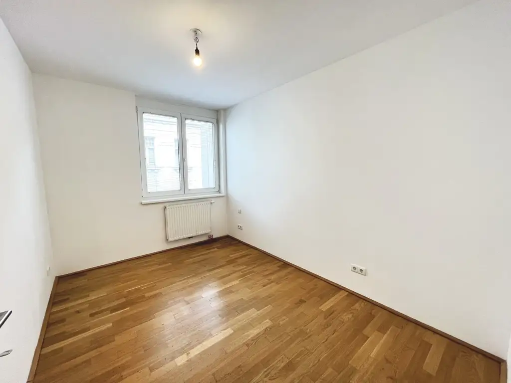 Optimal geschnittene 2-Zimmer- Wohnung - 
U6 nur 2 min. zu Fuß