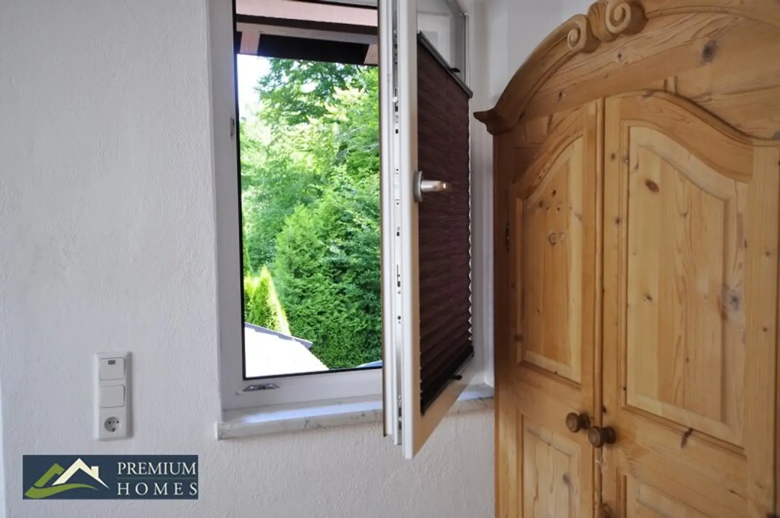 BREITENBACH am Inn - Großzügiges Einfamilienwohnhaus mit Terrasse, Balkon, Keller, Garage, zwei Carports, Garten, Gartenhaus, Geräte- und Holzschuppen