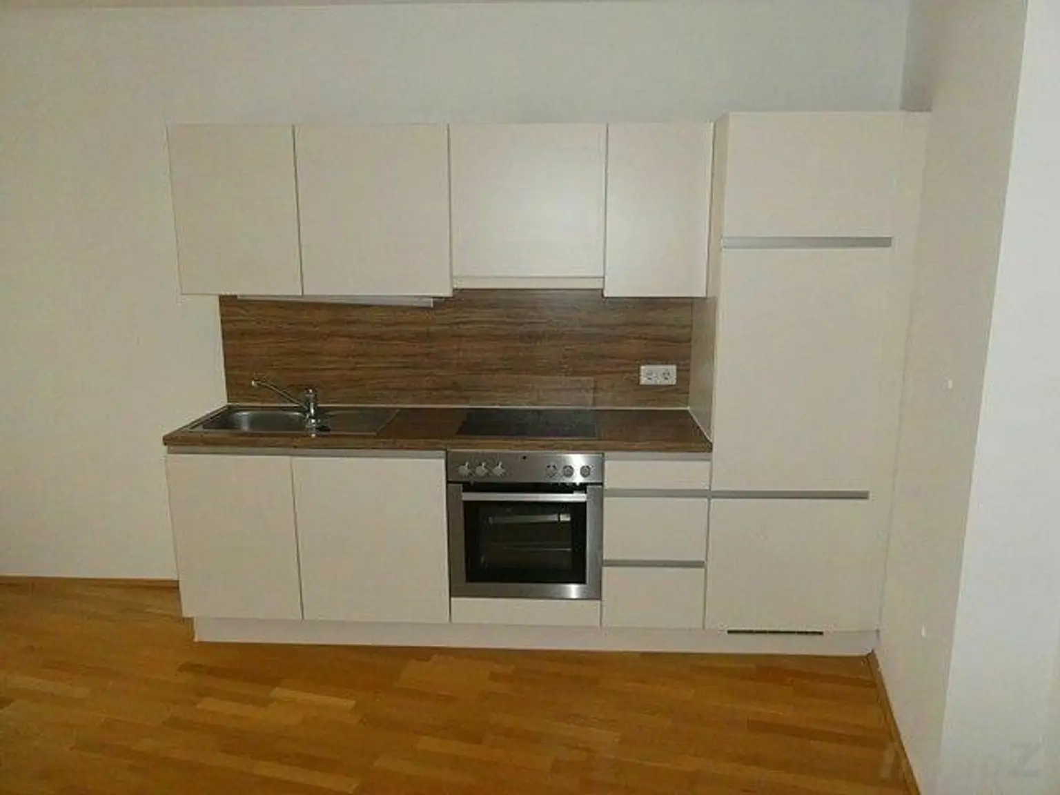 Provisionsfreie zweieinhalb Zimmerwohnung mit ruhigen Innenhofbalkon zwischen Dietrichsteinplatz und TU