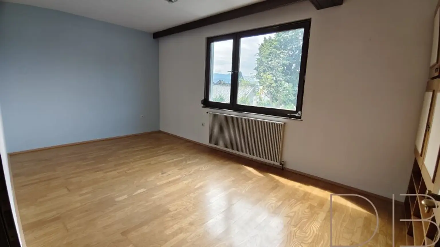 DB IMMOBILIEN | Sanierungsbedürftige 4-Zimmer-Wohnung mit südseitiger Terrasse und traumhaften Ausblick!
