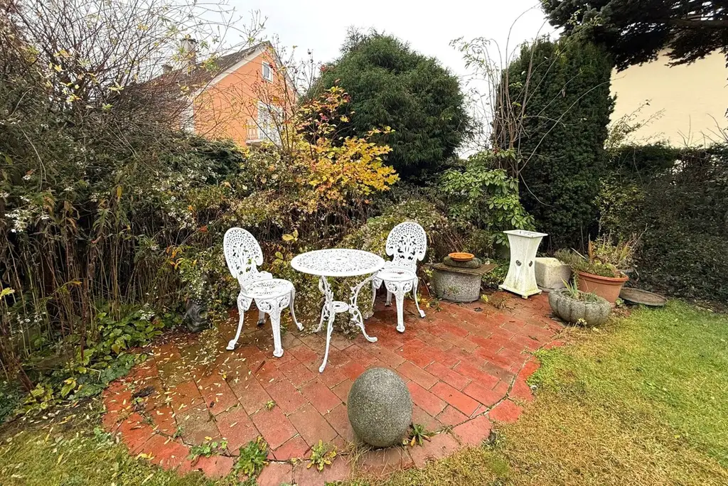 Leben, Lachen, Entspannen – Ihr Zuhause mit Pool und Gartenidylle