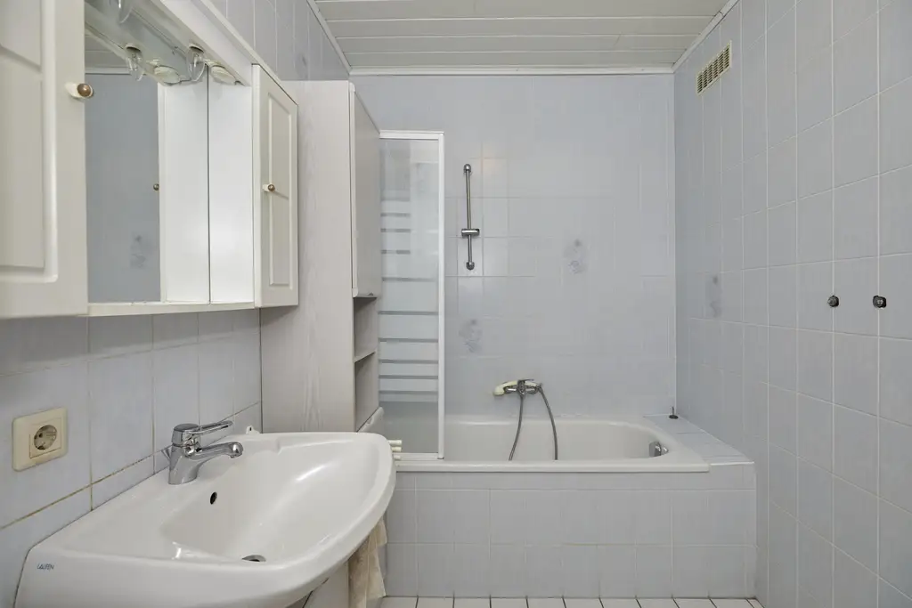 Großzügige 3-Zimmer-Wohnung mit Loggia in ruhiger Lage - Besichtigungstermine finden am 19.08.2025 statt!!