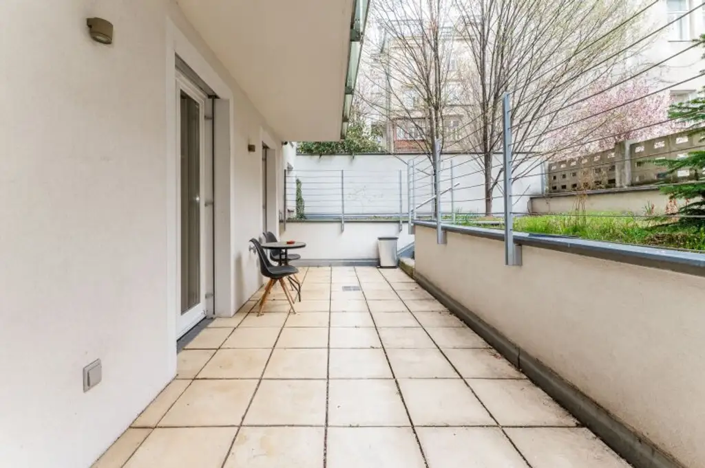 Eleganter Wohntraum mit Eigengarten in Botschaftsviertel mit Parkplatzmöglichkeit